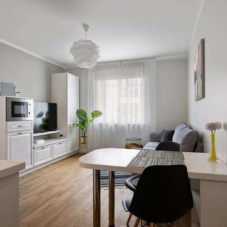 Brand New, Cozy And Quiet 1 Bedroom Apartment, Free Parking Талин Екстериор снимка