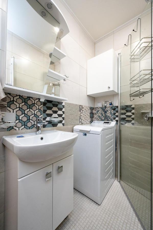 Brand New, Cozy And Quiet 1 Bedroom Apartment, Free Parking Талин Екстериор снимка