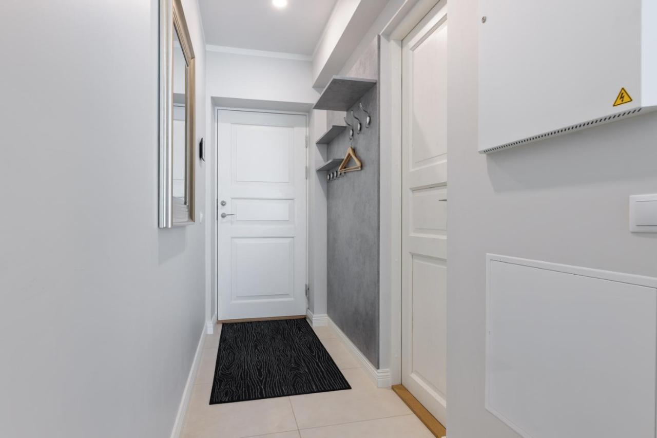 Brand New, Cozy And Quiet 1 Bedroom Apartment, Free Parking Талин Екстериор снимка